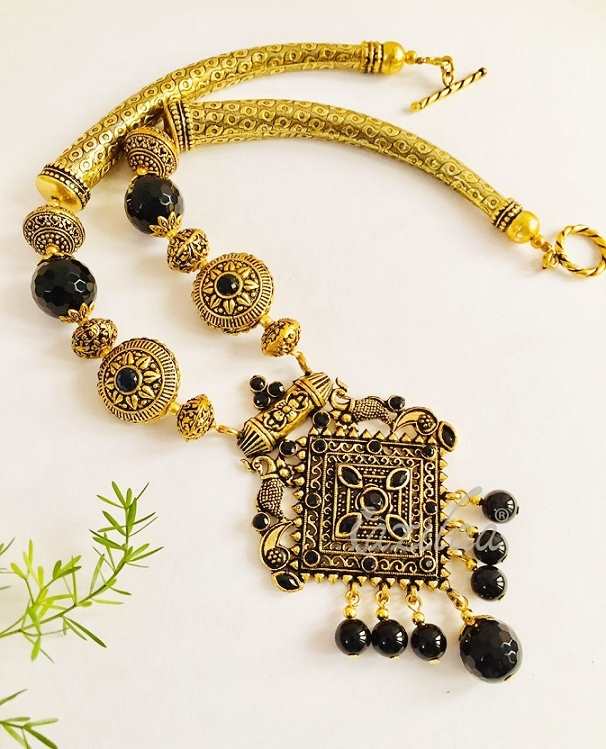  Peacock  Black gemstone antique gold tone necklace earrings set