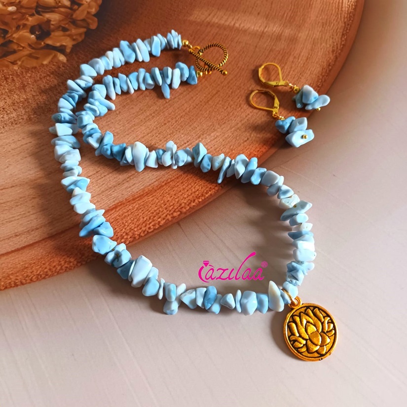 Dainty Blue agate Crystal Designer gemstone necklace set