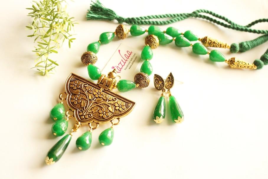 Ethnic Green gemstone antique gold tone necklace set