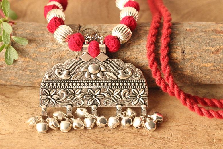 Ethnic maroon silver plated thread handmade necklace set