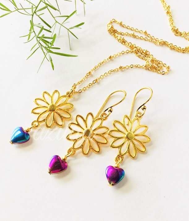 Flower power pendant gold plated chain heart necklace set