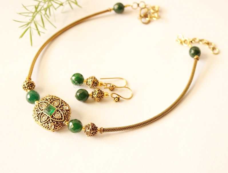 Green Antique gold tone choker gemstone  necklace earring set
