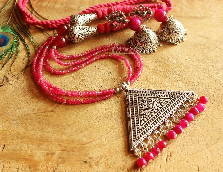 Statement pink jewelry set, Pendant beaded necklace set